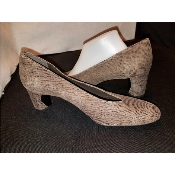 “DONATED” Stuart Weitzman, Brown Suede Reptile Embossed Slip-on Pumps, Sz 10M - Picture 11 of 13